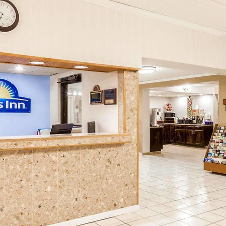 Days Inn Syracuse East Syracuse Bagian luar foto