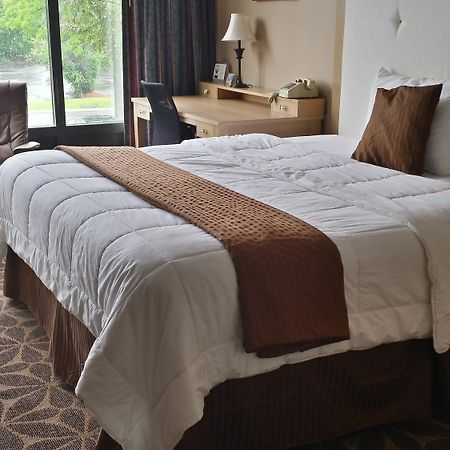 Days Inn Syracuse East Syracuse Bagian luar foto