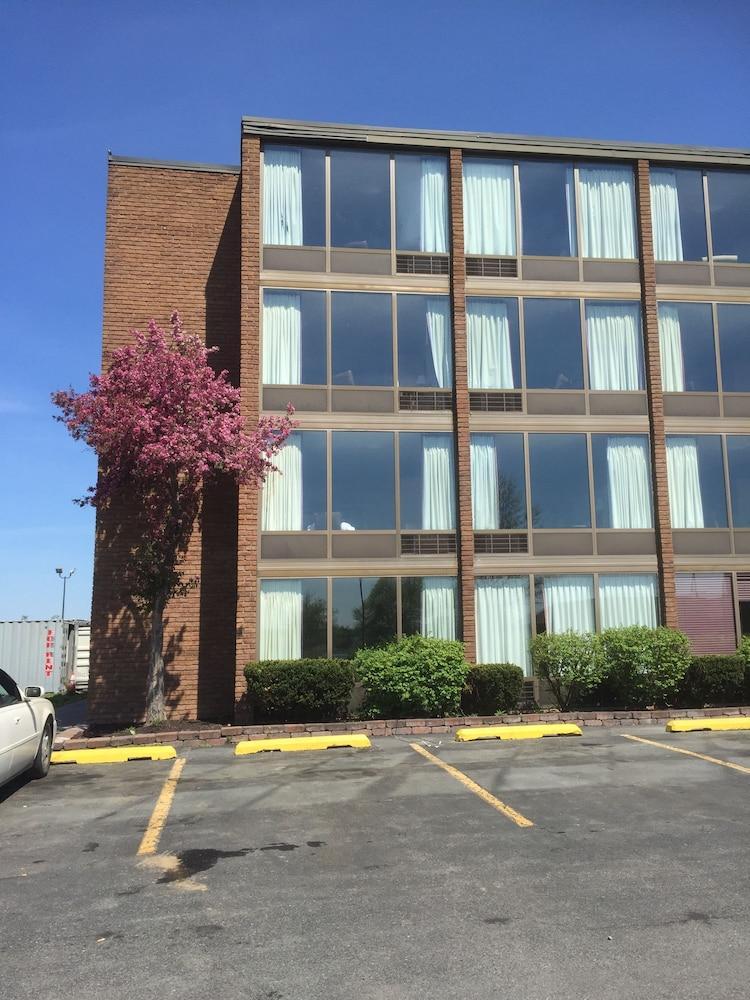 Days Inn Syracuse East Syracuse Bagian luar foto