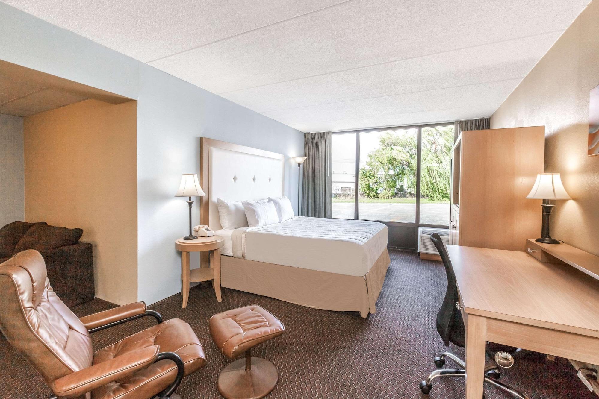 Days Inn Syracuse East Syracuse Bagian luar foto