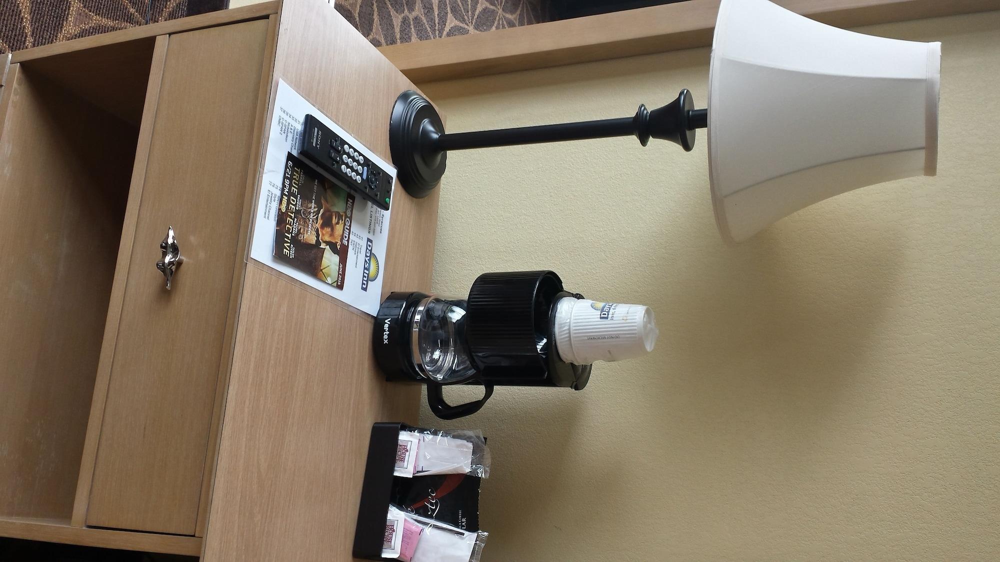 Days Inn Syracuse East Syracuse Bagian luar foto