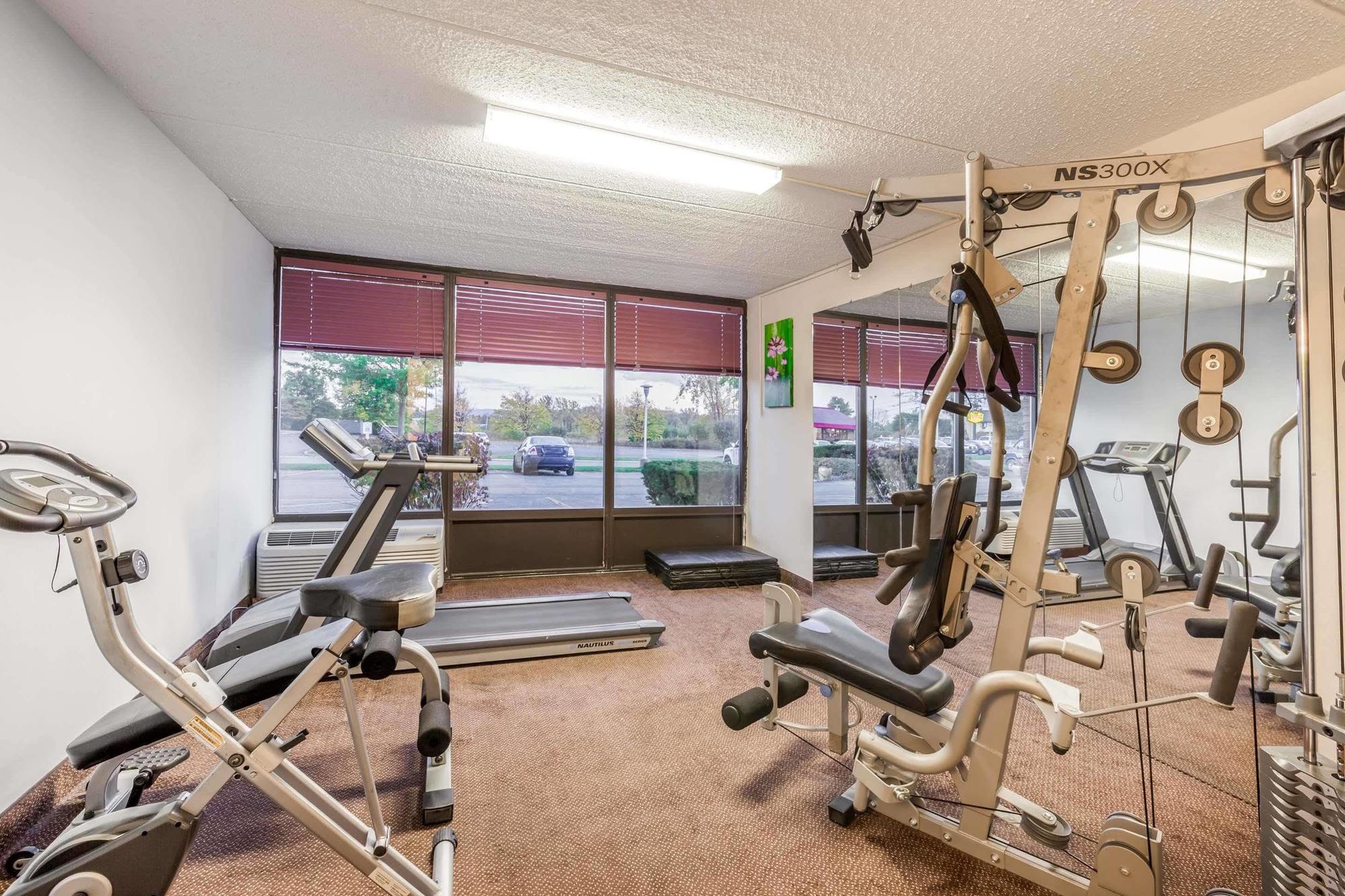 Days Inn Syracuse East Syracuse Bagian luar foto