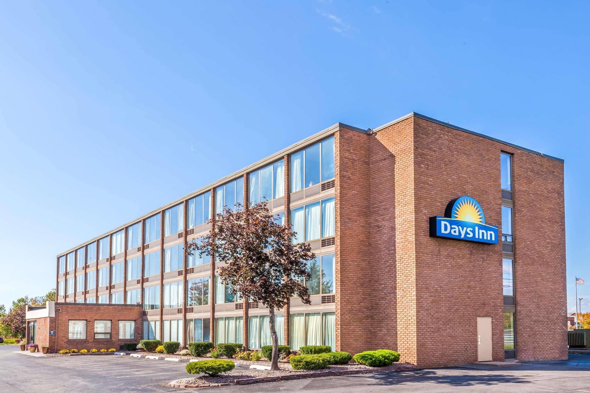 Days Inn Syracuse East Syracuse Bagian luar foto