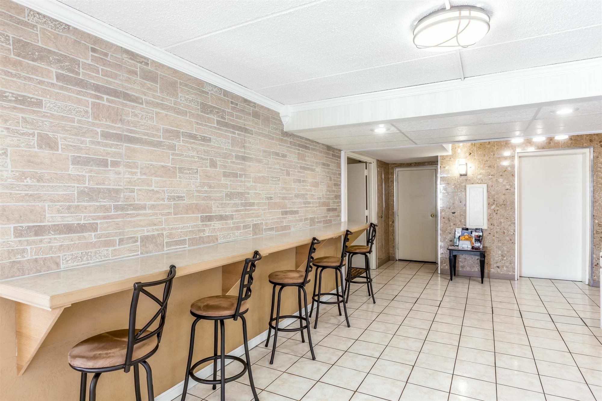 Days Inn Syracuse East Syracuse Bagian luar foto