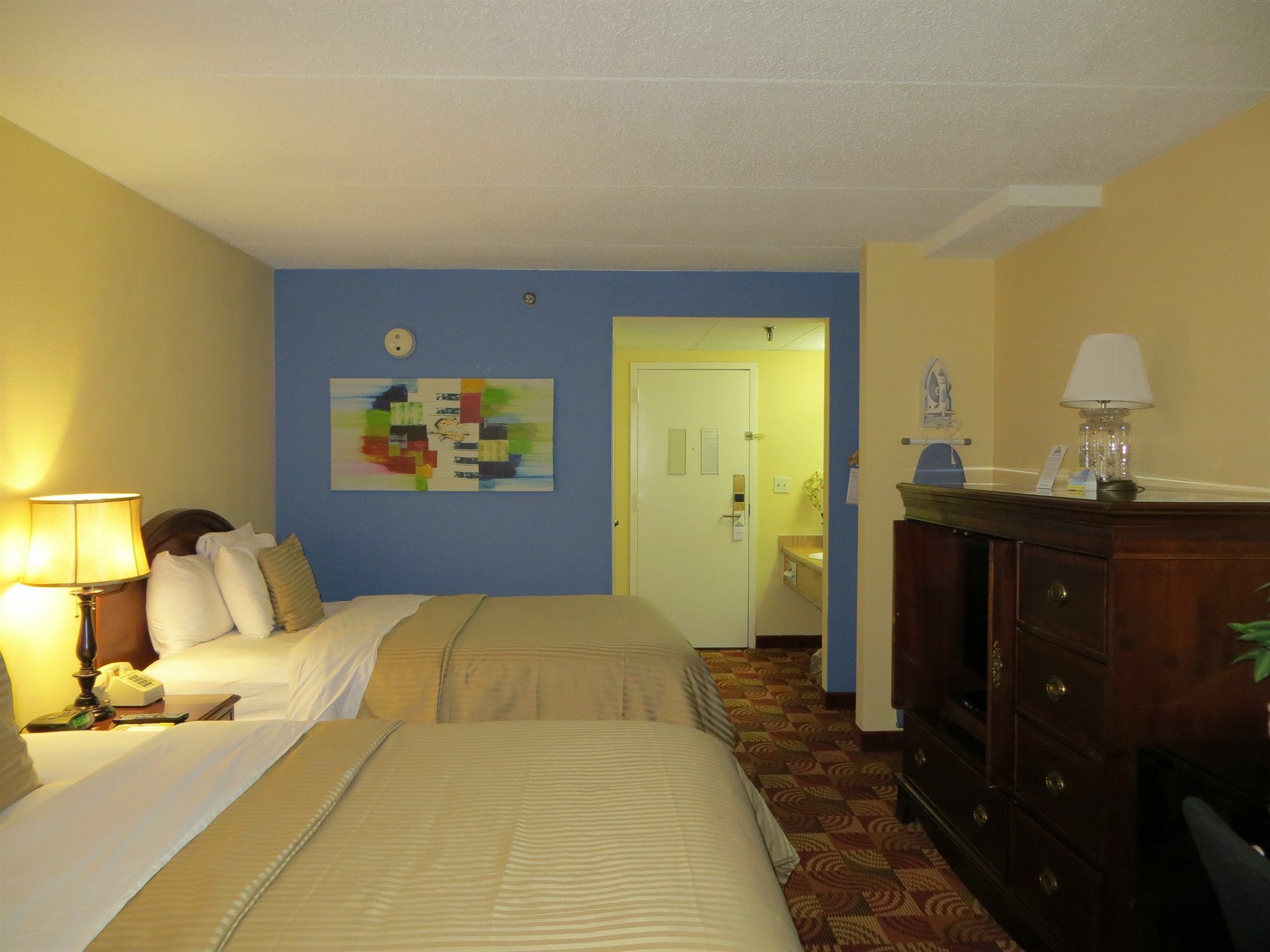Days Inn Syracuse East Syracuse Bagian luar foto
