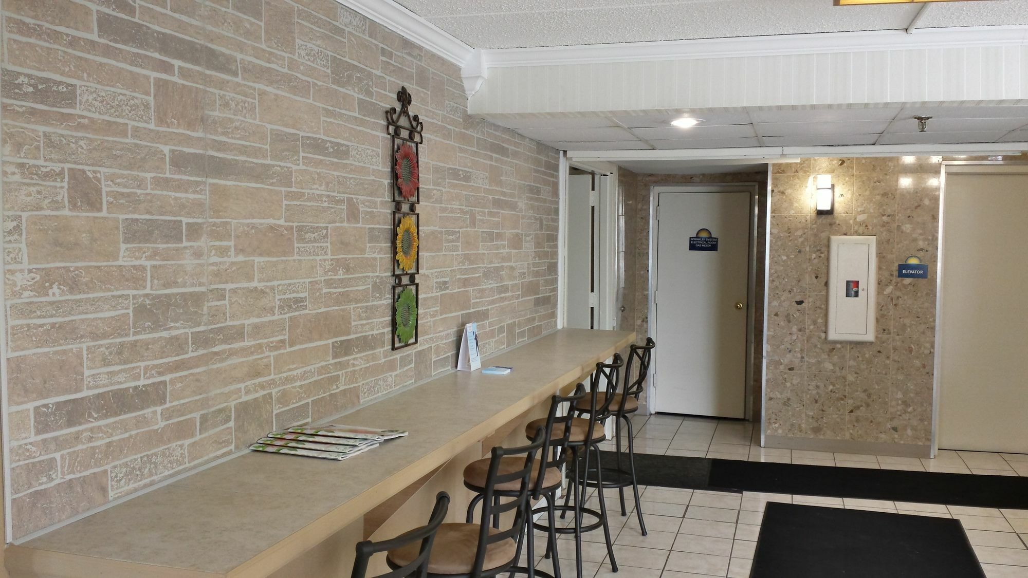 Days Inn Syracuse East Syracuse Bagian luar foto